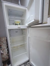 ثلاجة • نظيفة • بدون غاز