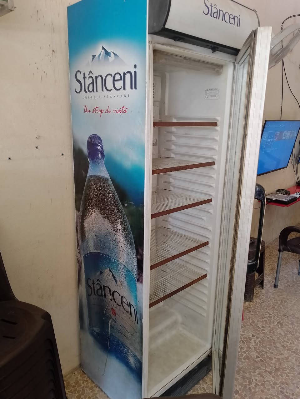سلام عليكم
عارضة للبيع ماركة ugur التركية 

السعر 225 الف و بيها مجال بسيط جدآ 

عارضة شغالة تبريد ثلج 

للاستفسار ***********
