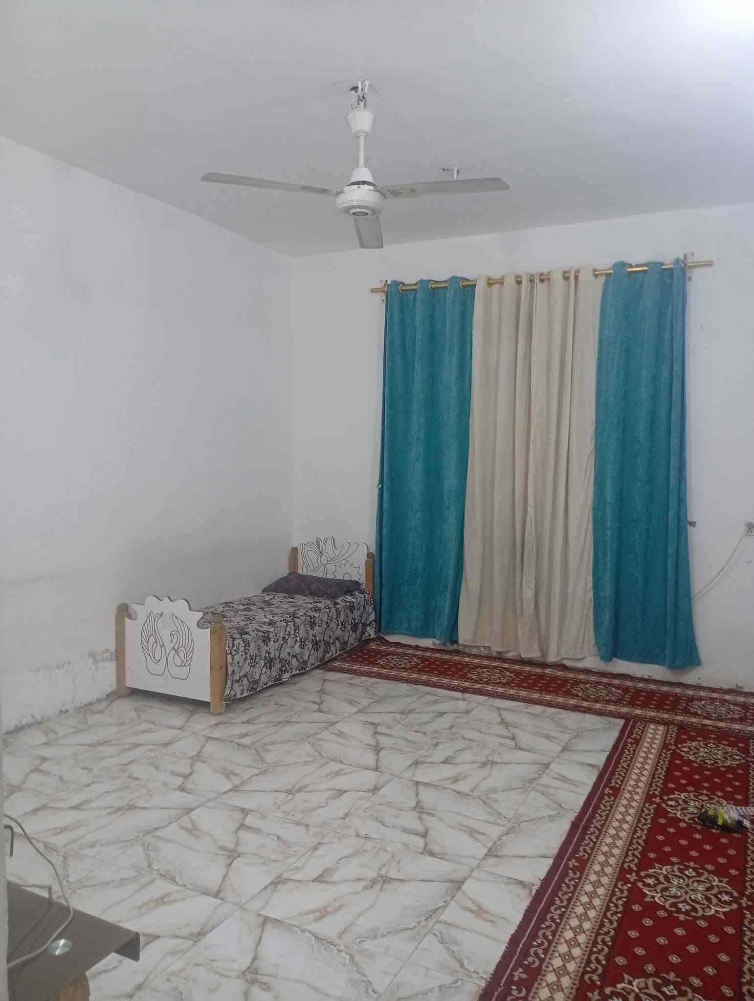 🏡 دار للبيع 
📍الموقع : بهرز ـ حي القادسية ـ قرب اسواق صباح الدليمي 
📐 المساحة : 150م الوجه 7.5 
🧾 زراعي سند 25 
✅ يتكون الدار من طابقين 
1️⃣ گراج كبير ، أستقبال ، مطبخ ، صالة ، غرفتي نوم 
دورتي مياه
2️⃣ 3 غرف نوم ، صالة ، دورة مياه ، بيتونة 

✅ خدمات كاملة( ماء ،مجاري، كهرباء، شارع تبليط ) 

للأستفسار : ***********
