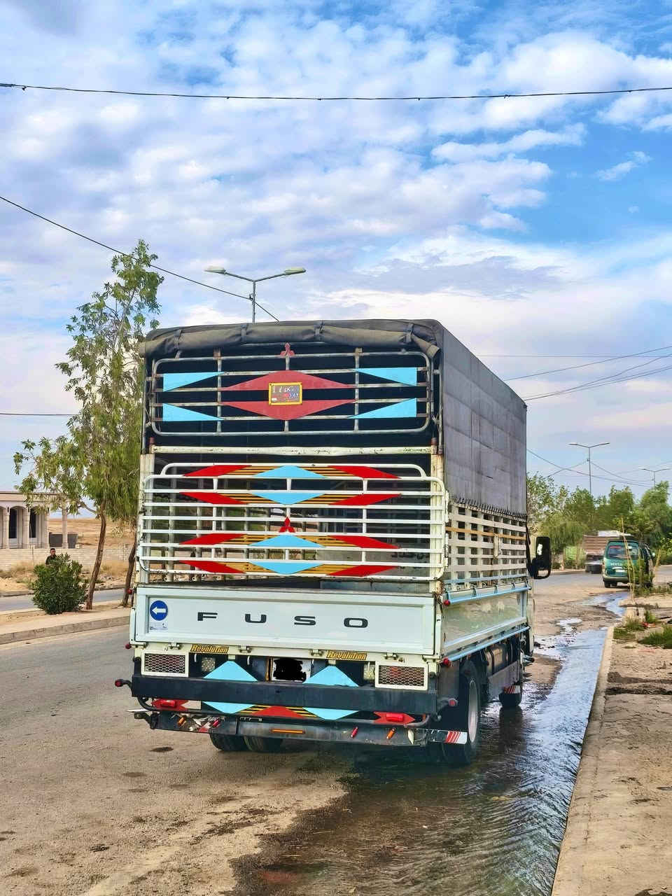 السلام عليكم
كنتر موديل 2023 نظيفة
گير ، حرك ، شاصي، اكسنت ، بودي ، شرط مكفول 
الگشر مال السيارة النظافة گدام العين 
مكاني موصل الجانب الأيمن 
*********** اتصال 
*********** اتصال + واتساب
