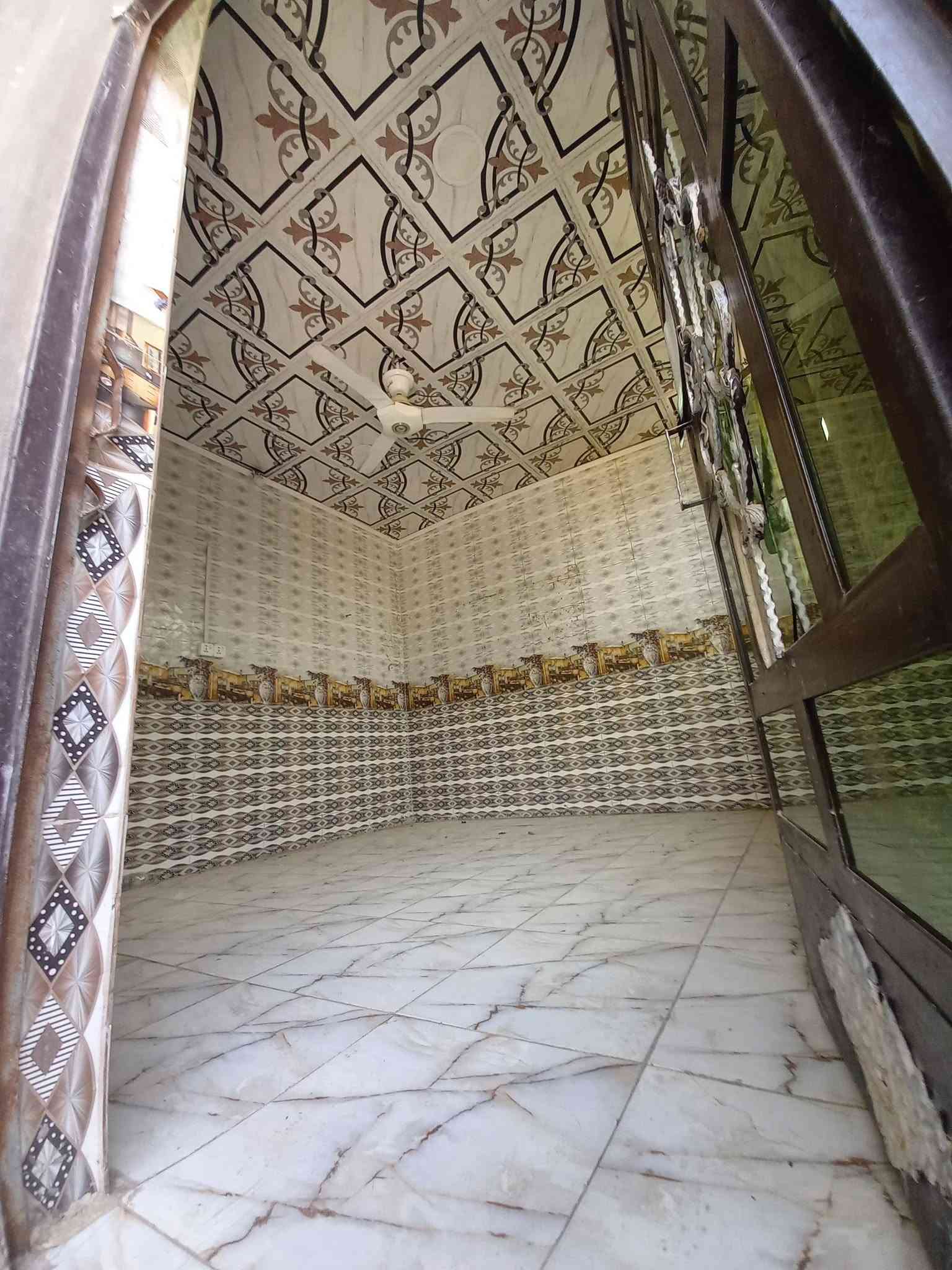 السلام عليكم  دار للبيع 160م
في حي السعيدي قرب جامعة القاسم الخضراء شارع الصب

يتكون الدار: غرف عدد 2 وصالة واستقبال ومطبخ مع صحيات داخلية وخارجيه 
بناء طابوق جمهوري صب كونكريت 

للأستفسار اكثر خاص او على الرقم 
***********
