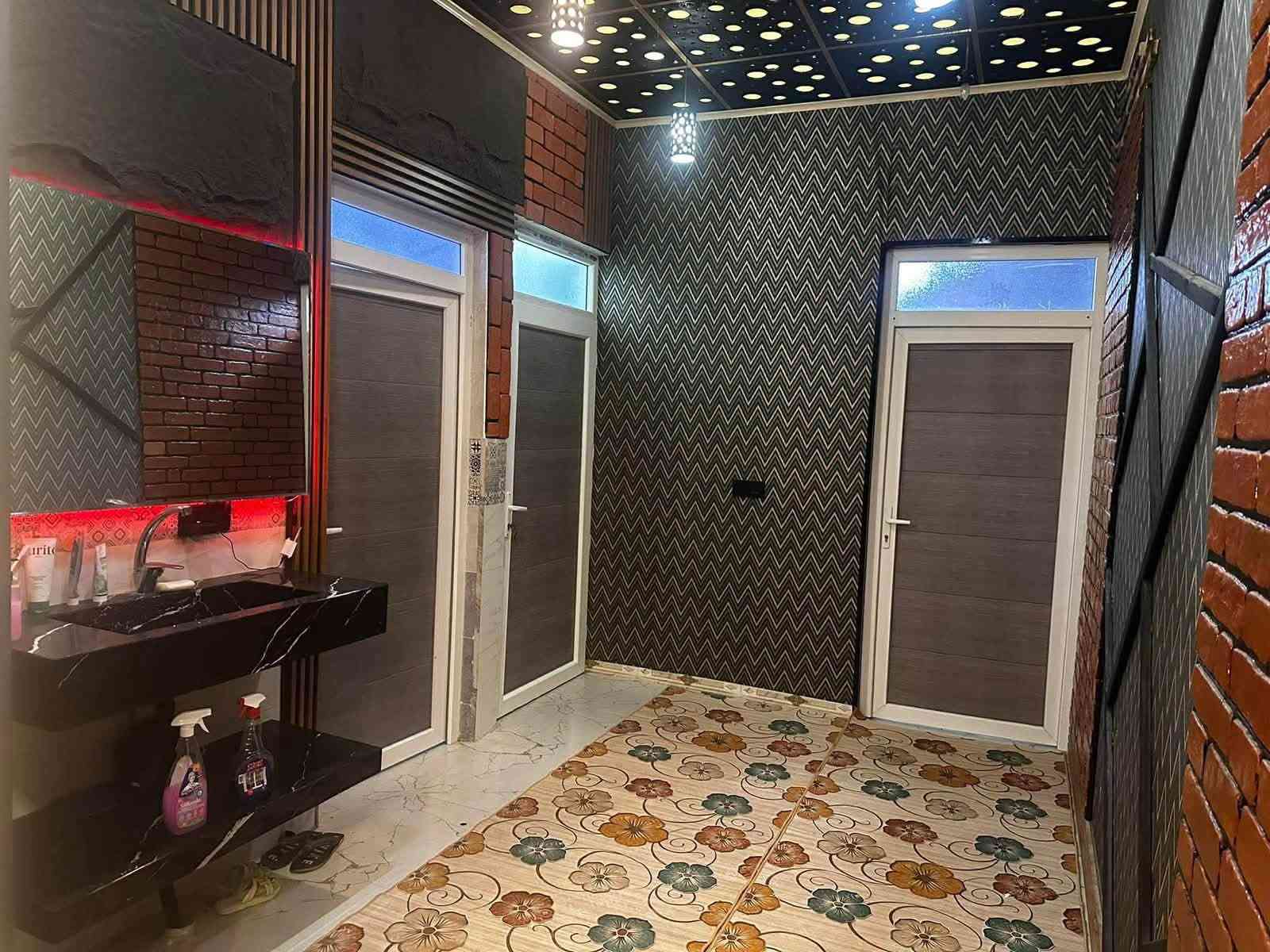 🏠 للبيع منزل  بسعرررررر جدا مناسب في حي السماح
📍 الموقع: حي السماح – قرب أسواق آدم
📜 سند طابو الزهور
📐 المساحة: 100 متر
📏 الواجهة: 5 متر
🏢 طابق ونص

🔹 الطابق الأرضي:
غرفة نوم + هول + استقبال + مطبخ + صحيات

🔹 الطابق الثاني:
غرفتي نوم

🛋️ البيت يُباع مع أثاث بسيط

📞 للمزيد من المعلومات الاتصال على الأرقام
***********
***********
 أو مراجعة مكتب عين الفهد 
📍 حي السماح – سايدين المشاعل– قرب جامع طه

فرصة سكنية مميزة بموقع جيد وسند أصولي.
