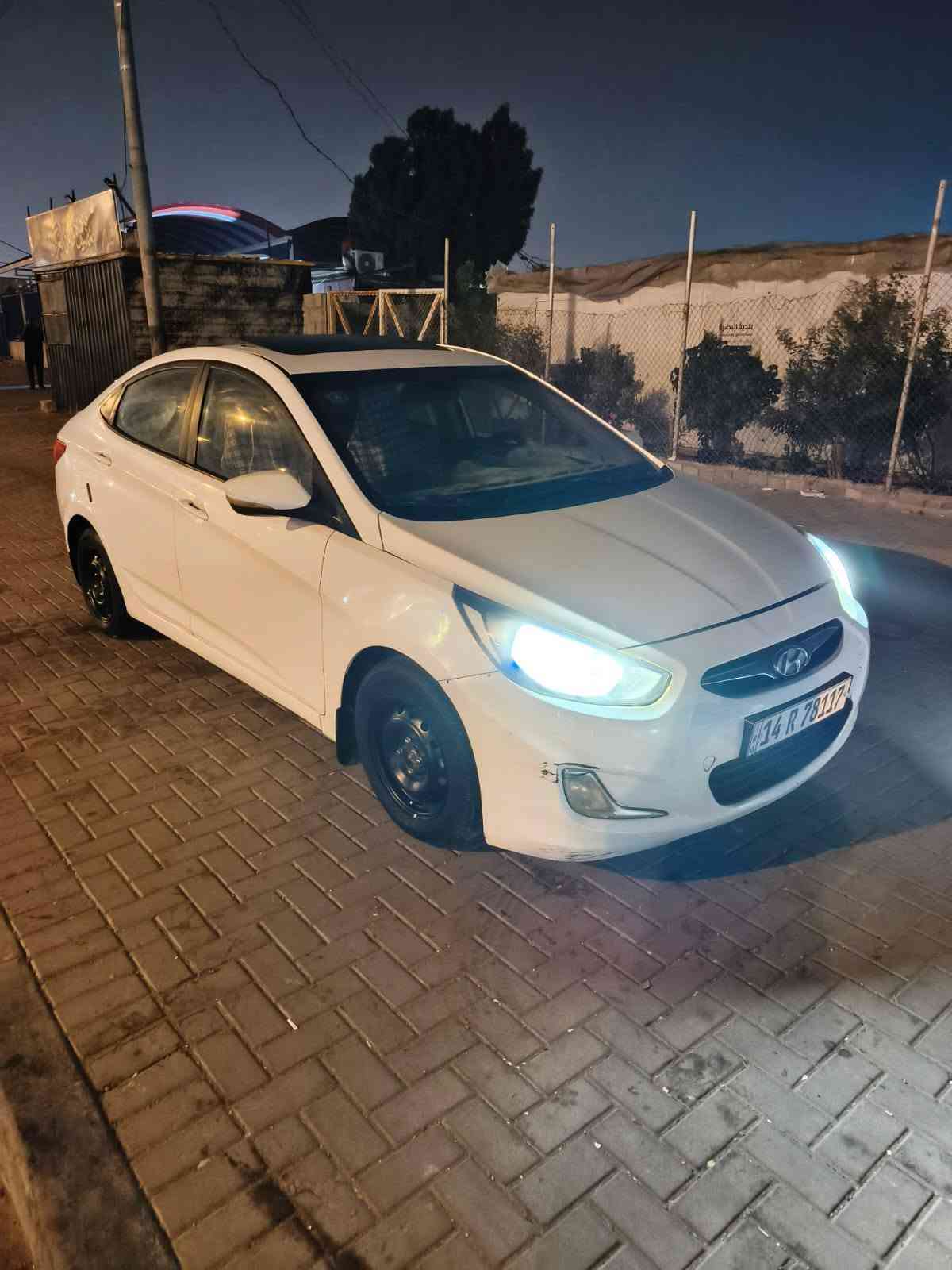 السلام عليكم اكسنت  2015 خليجي مكينا1600فول موصفات فتحا شاشه كار بلي رقم بصره جديده تحويل السعر 88 وبيها مجال لطيبين مكان السياره الحيانيه *********** البصرة, العراق
