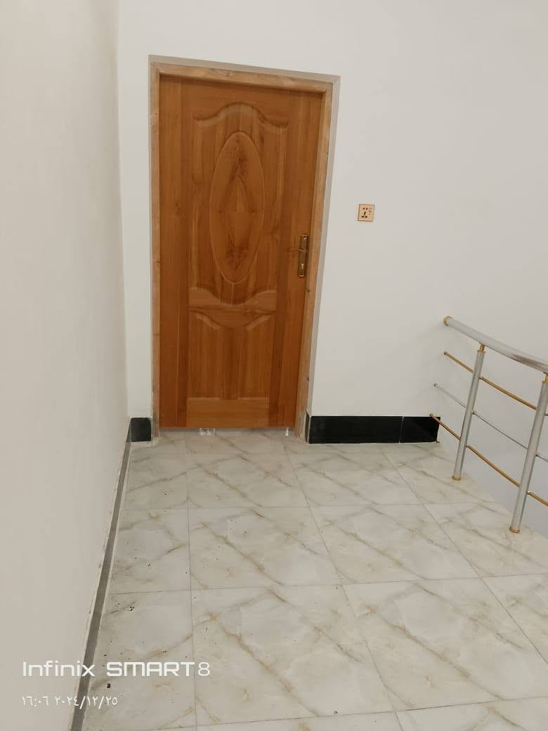 سلام عليكم
دار للبيع التفاصيل داخل الصور
***********

نص مكتوب في الصور:
- بيت للبيع طابو صرف بإسمي 100 متر طابق ونص طابوق جمهوري صب مسلح يحتوي على غرفتين واستقبال وصاله ومطبخ وصحيات 2 منطقة حلوة وامان وخدمات متوفره ماء وكهرباء ومولد ومدارس ومحلات وانترنت ضوئي المنطقه نقصهه فقط تبليط وعن قريب تتبلط ، الامن الداخلي الجمعية الثانية قطاع 28 قريب شارع الضغط السعر 100 وبي مجال بسيط
- Infinix SMART 8
- ١٤:٢٠ ٢٠٢٤/١٢/٢٨
- ١٥:٤٨ ٢٠٢٤/١٢/٢٥
- ١٦:٠٦ ٢٠٢٤/١٢/٢٥
- ١٥:٥٠ ٢٠٢٤/١٢/٢٥
- ١٦:٠٧ ٢٠٢٤/١٢/٢٥
- SMART 8
- ٢٠٢٤/٢