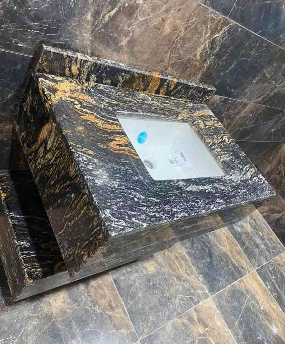 السلام عليكم اخوكم خلفه مال مرمر وكرانيت وكوارتز من بغدادالكرخ عن خبره ١٢ سنه بلصنعه مغاسل وكاونترات الي محتاج خلفه هذا رقمي يتواصل ويايه *********** وهاي نبذه عن شغلي
