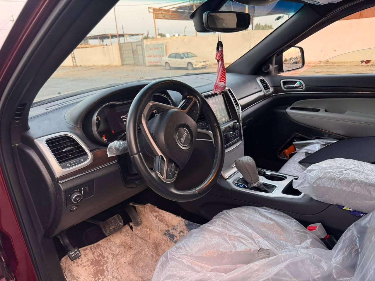 للبيع جيب كراند شيراوكي دخول ضباط مديل 2018 الممشى١٢٩ ضررها جاملغ اليمين وبنيد فقط مكان السياره واسط
الاستفسار اتصل ***********
