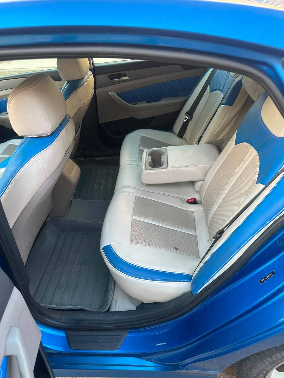 السلام عليكم شباب :
للبيع او المراوس 
Sonata-Hyundi-Sport2018
سوناتا هونداي موديل 2018 رقم واسط بأسمي شخصيا فول المواصفات عده الفتحه (بصمة اربع ابواب / كشنات جلد بلون السيارة و كشن السايق كهربائي / جنطة ذكية تنفتح عند الاقتراب /شفتات استيرن /نقطه عمياء / تحديد المسار / تحديد مسار /رادار اماني) 
*السيارة وراد امريكي ضرره جاملغ  و بنيد صبغ فقط الباقي بدون صبغ وتبديل ضرره مرفق بالمنشور الاستفسار رقمي

***********
