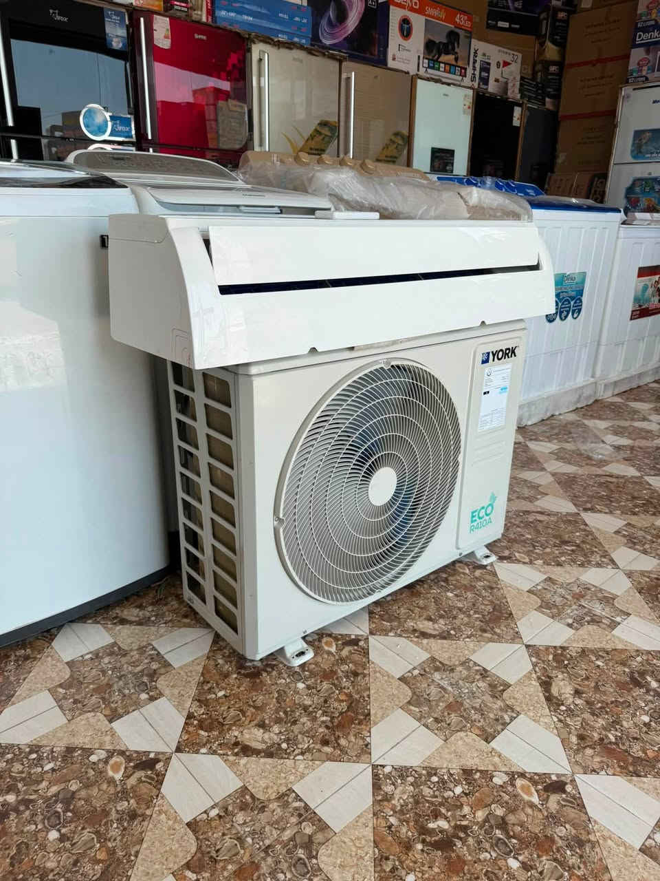 يورك 2طن مشتغل شهرين او اقل عنواني الرمادي شارع الجرايشي خابرني وتدلل ***********
