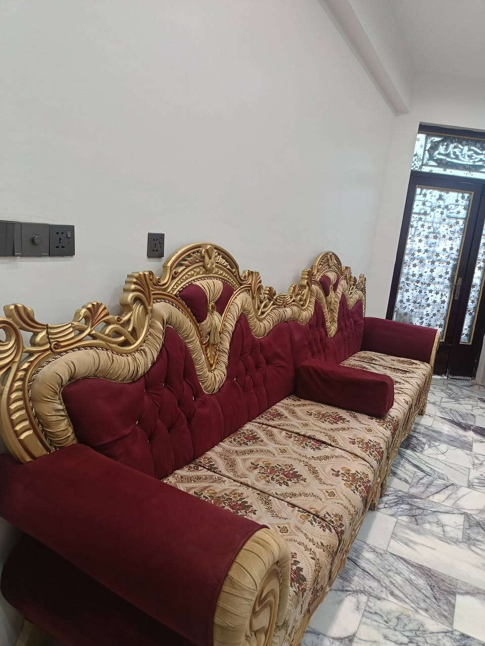 تخم ديوان 18 مقعد بحاله جيده السعر 400,000
بغداد ***********
