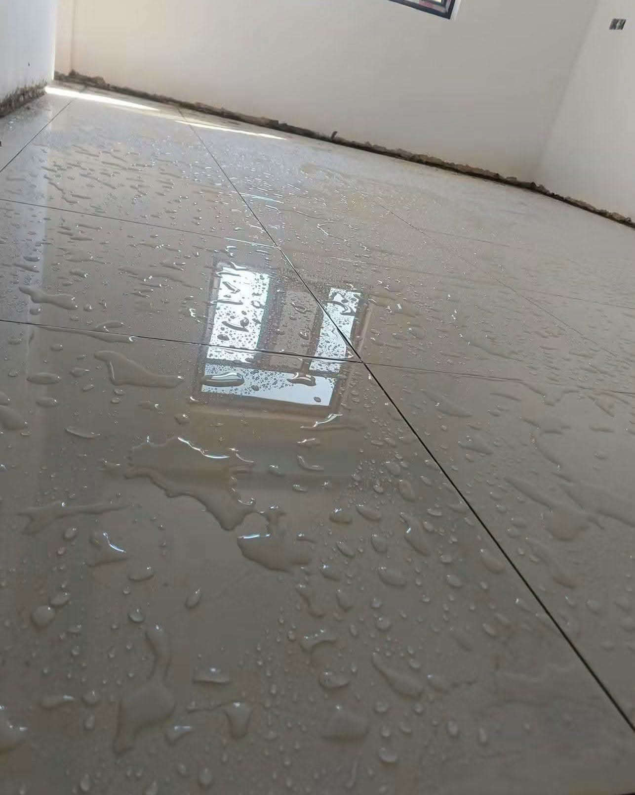 ✨ عمل سيراميك وبورسلين - دقة وفن مو بس تلزيك ✨

عندك بيت عظم وتريد شغل يبيض الوجه؟
تعال شوف الفرق بين شغلنا وشغل السوق 👇

نشتغل:
🔹 سيراميك حمامات ومطابخ - نقشات حديثة
🔹 بورسلين كبير الحجم 60x120 و 80x80
🔹 بورسلين خشبي ومرمر فاخر
🔹 ارضيات صالات وغرف نوم
🔹 قص ليزر وتركيب بدون فواصل واضحة

ليش تختارنا؟
✅ قص دقيق بالليزر - زوايا 45 درجة نظيفة
✅ وزن وعدالة بالليزر مو بالعين
✅ مادة لاصقة أصلية - مو اسمنت عادي يطك
✅ تسليم نظيف وغسل المكان ورانا
✅ ضمان ما يطك ولا يفطر

📍 شغلنا داخل كربلاء وجميع الأقضية والنواحي
📞 احجز معاينة مجانية هسه: ***********

شغل يطول عمر - مو شغل يومين

#سيراميك_كربلاء #بورسلين #تشطيب_بيوت #مقاولات_كربلاء #عمار_كربلاء #تركيب_سيراميك

نص مكتوب في الصور:
- عمل سيراميك وبورسلين - دقة وفن عمار كربلاء غرف معيشة فاخرة | بورسلين كبير الحجم للتواصل والاستفسار *********** خدماتنا متوفرة في كربلاء وجميع المناطق | عمل متقن • تشطيب فاخر ضمان العمل والتسليم دقة وجودة عالية تركيب احترافي