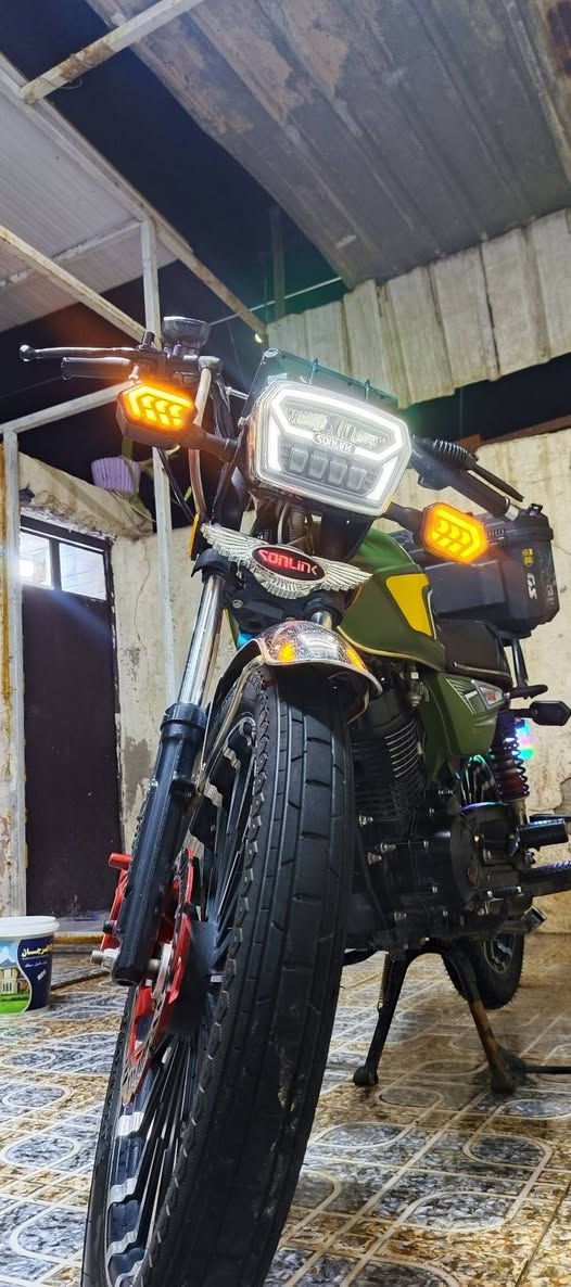 ​🏍️ للبيع: دراجة سولنك سيفان (Sonlink Sivan)
الموديل: 2025
​حجم المحرك (المكينة): 200cc
​المواصفات: نظام CPF (ضاغطة وزنجيل)
​الحالة: الدراجه مسويه حادث (تحتاج تصليح أو استبدال للشاشة والماصدة/الدعامية الأمامية)، باقي الأجزاء مثل الي بالصور 
​💰 السعر: 650 ألف دينار عراقي (قفل قفل - السعر نهائي)
العنوان: واسط قضاء العزيزية
​📞 للتواصل:
​اتصال أو واتساب على الرقم: ***********
