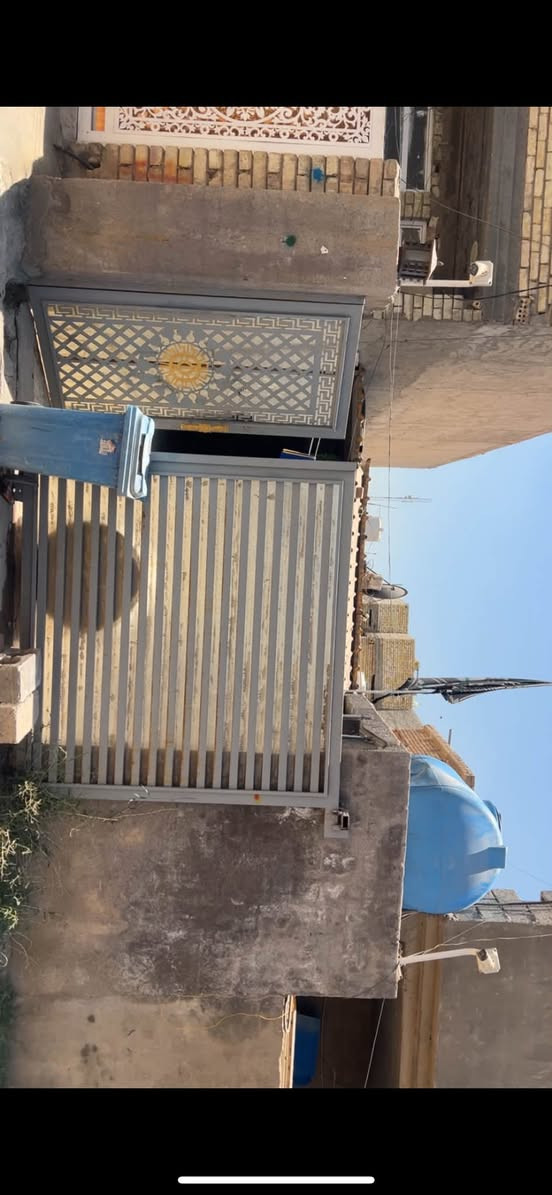 سلام عليكم بيت بزعفرانيه نهايه الأربع شوارع خلف جامع الكيلاني سند 25 بناءَ البيت سندويش بلكامل 100 متر جاهز من كلشي سعره 50 وبي مجال انشالله ***********
