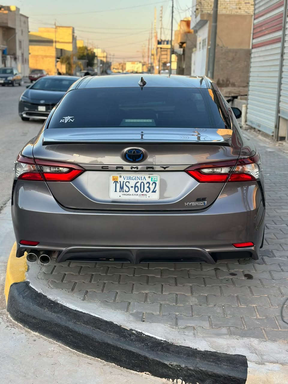 سلام عليكم 

� للبيع: TOYOTA كامري 2024 SE هايبرد 🔥
* وارد أمريكي 🇺🇸 دخول جديد
* ماشية: 24 ألف km
* اللون: رصاصي مميز
* رقم كربلاء مميز وباسمي
* داخل السيارة ابيض جلد 
* سعر 195 وبيه مجال
* ملاحظة: ضربة خفيفة من شجرة (مو مصلّحة حالياً مثل ما موضح بل صور
مكاني كربلاء لاستفسار 📞 ***********
***********
