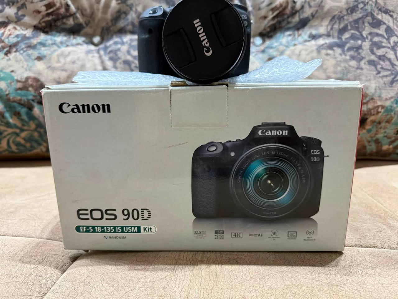 العملاقه مال الكانون 
Canon 90d 
عدسه اصدار اخير 18-135 
كارتون شاحن حزام بطاريه 
كامله للاخير 
شتر  قليل جداً 
السعر : مليون و250 الف 
للاستفسار :- 
***********
***********
العنوان : بابل - الهاشميه 
توصيل الى جميع محافظات العراق
