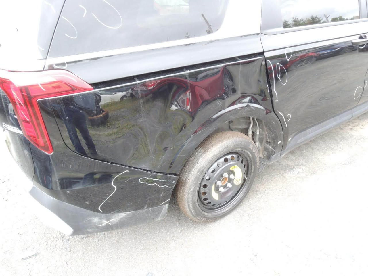 كرنفال وارد كندي اشحن على أربيل تاخذ واصل أربيل انت الكمرك والتسجيل عليك السعر ٢٠ الف دولار
