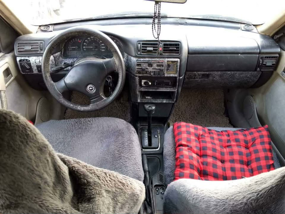 🚗 **سەیارە بۆ فرۆشتن (تەنها بە کاش / نەقد)** 🚗
🔹 **جۆر:** ئۆپڵ ڤێکترا (Opel Vectra)
🔹 **ڕەقەم:** سلێمانی (سالیانەی ۳ ساڵی ماوە)
🔹 **گێر:** ئۆتۆماتیک
🔹 **بارودۆخ:** زۆر پاک و ڕێکخراوە، مەکینە و گێڕی بە شەرتە و بێ کێشەیە.

💰 **نرخ:** ۳۷ وەرەقە (کەمێک مەجالی مامەڵەی تێدایە بۆ کڕیاری ڕاستەقینە)

📍 **شوێن:** [ناوی شارەکەت بنووسە]
📞 **ژمارەی پەیوەندی:** [***********1 تەلەفۆنەکەت بنووسە]
💬 **بۆ زانیاری زیاتر یان بینینی سەیارەکە، ڕاستەوخۆ نامە بنێرە.**
