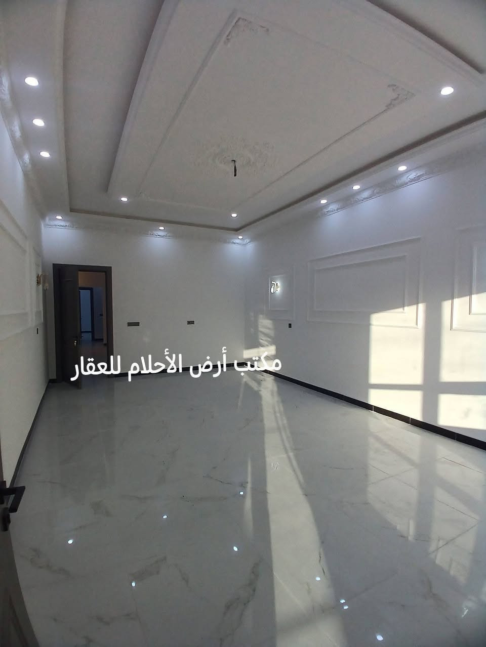 🏡👑 تحفة سكنية فاخرة للبيع | تكريت – القادسية 👑🏡
✨ دار زيرو بتصميم راقٍ وتشطيب فاخر – جاهزة للسكن ✨

📍 الموقع: تكريت – القادسية – حي الضباط
⭐ موقع استثنائي قريب جدًا من السايدين
🛣️ شارع 15م

📐 مساحة الأرض: 300م²
📏 الواجهة: 10م × 30م
🏢 البناء: طابقان

💎 تفاصيل الدار الفاخرة:

🔸 4 غرف نوم بتوزيع مريح ومدروس
🔸 استقبال أنيق للضيوف
🔸 صالة واسعة بتصميم عصري
🔸 مطبخ حار وبارد
🔸 منوران لإنارة وتهوية مثالية
🔸 شبابيك ألمنيوم سحب
🔸 3 مجاميع صحية
🔸 نظام إنترنت وكاميرات
🔸 واجهة حجر فخمة تضيف هيبة وأناقة للدار
🔸 الدار بالكامل سحب وتشطيب بمستوى راقٍ
🔸 تفاصيل وتشطيبات مختارة بعناية لتناسب الباحثين عن الفخامة والرقي

━━━━━━━━━━━━━━ 💠 موقع راقٍ + مساحة مميزة + بناء فاخر
💠 فرصة مثالية للسكن والاستثمار في واحدة من المناطق المطلوبة في تكريت ━━━━━━━━━━━━━━

📞 للاستفسار والحجز:
***********
***********

🏢 مكتب أرض الأحلام للعقار – تكريت
📍 شارع الأربعين – قرب فندق بلازا

🔑 متخصصون في بيع وشراء الأراضي والدور السكنية والعقارات التجارية
📍 تكريت وجميع محافظات العراق

#أرض_الأحلام_للعقار #تكريت #القادسية #حي_الضباط #دار_زيرو #دار_فاخرة #دار_للبيع #عقارات_تكريت #عقارات_العراق #بيت_للبيع #فخامة_ورقي
