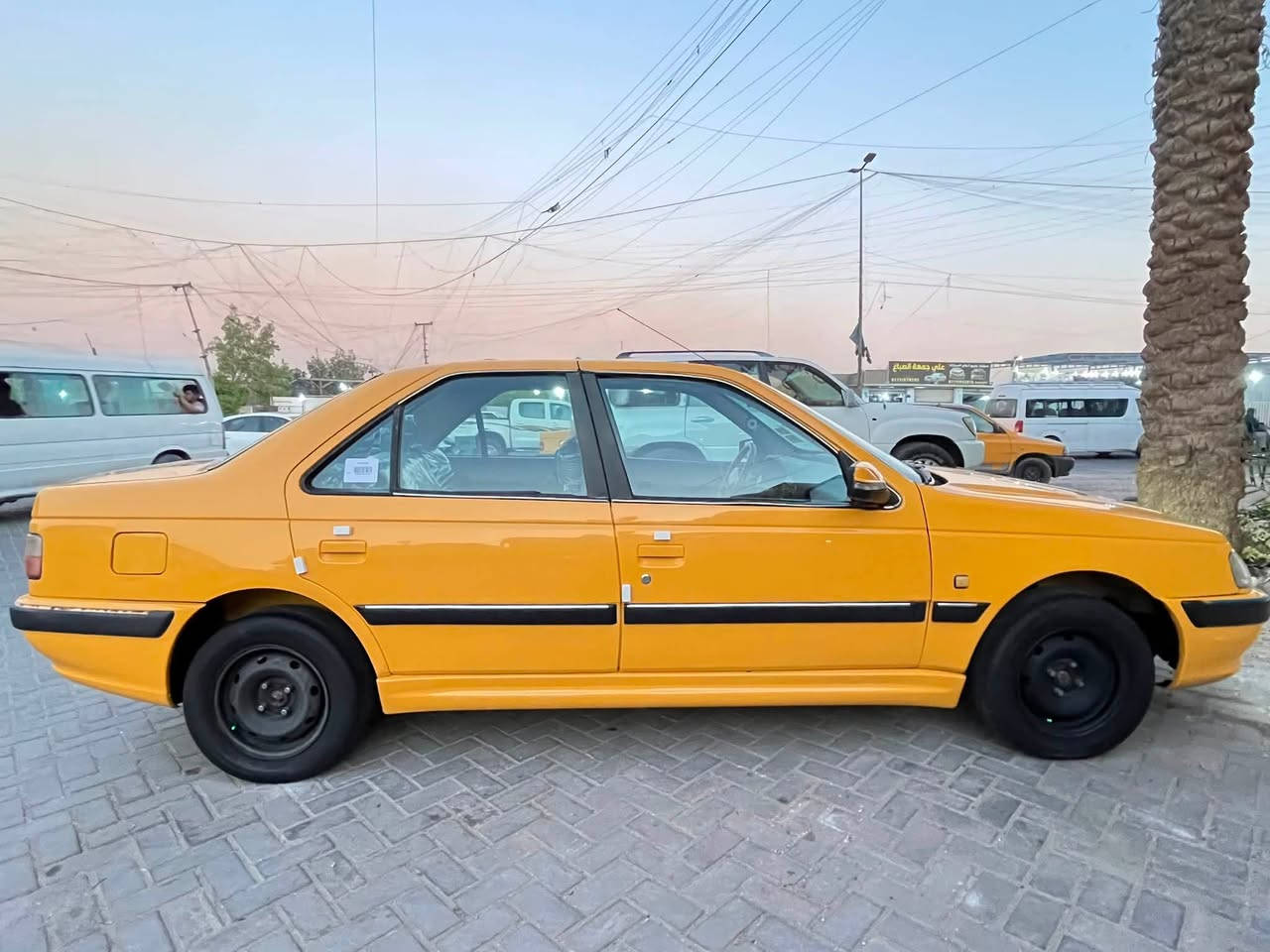 السلام عليكم بيجو بارص 2016 رقم بغداد الإنكليزي بسمي مكفول مكينه كير لا تنقيص ولا تبخير صدر امامي خلفي جديد تخم تاير جديد تبريد ثلج السياره صفاحه موس وبلعافيه عل ياخذهة السياره جانت متروكه ومحافضين عليهة حته خياس مابيهة 
العنوان بغداد الشراي يتصل ***********
