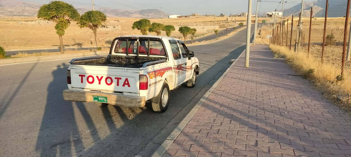 مۆدێل 2002ئاڕمی دهۆک بەشەرتی بەناوکردن مەکینە سپی مەڕغوب سێ پارچەی پێوەیەتی مەکینەی بەشەرت گێڕی یەکو دوی تەواونیە سەیارەکە جوانە ناوسورە هی مەعرەز نیە لەقەڵادزێم *********** بشدار, السليمانية
