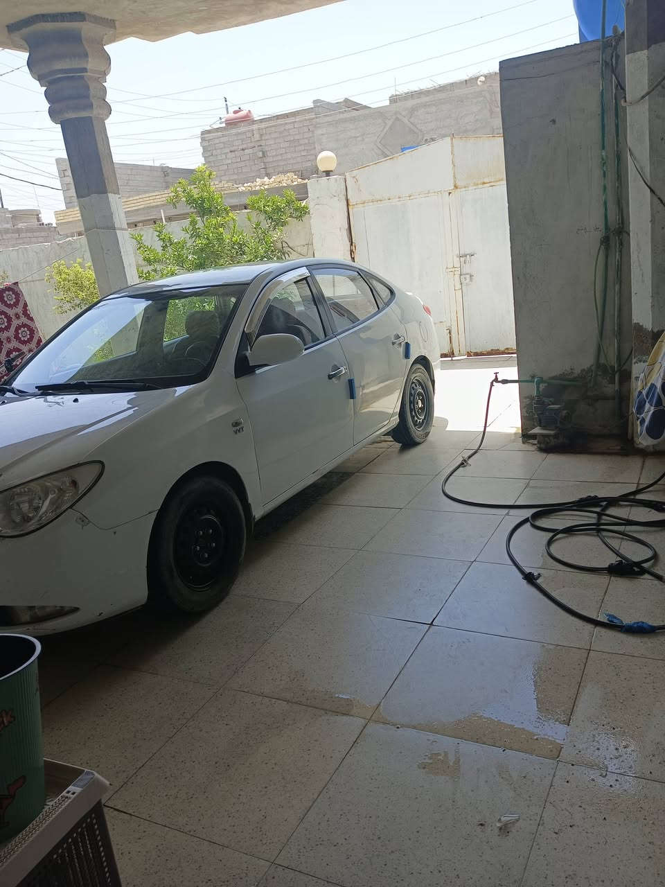 السلام عليكم بيت للبيع في الجولان الثانيه قرب برج الكاميرات طابو زراعي 
محتويات البيت 
غرفتين نوم 
صاله 
استقبال
گراج وحديقه
مطبخ
المساحه 250
الواجه12ونص
السعر 75 وقابل للتفاوض 
***********
