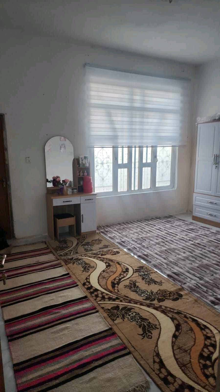 السلام عليكم بيت ٣٠٠ متر في ديالى الخالص للبيع بداعي السفر 
رقم الهاتف ***********