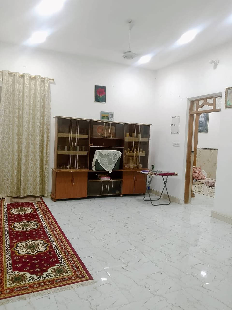 دارللبيع طابقين  زراعي سند 25 
المساحه (  260  ) متر بناء حديث مسلح يحتوي على استقبال ومطبخ وصاله واربع غرف نوم وصحيات ومناور
العنوان ميسان حي القصور قرب البنزين خانه القديمه 
السعر  (  140  ) مليون 
📞 للاستفسار أكثر:     ***********
          مكتب عقارات الساعدي ميسان العمارة
         (( بادرة اولاد  المرحوم حسين ضيدان  )) 
                         ((  ملاحظه  )) 
المكتب  مجاز حكومياً ادخل للحساب ناشر ابيوت 
اي بيت ايعجبك او قطعه  راسلني وتدلل
أعرض عقارك عندنا ودع لنا التسويق
            عنـــوان المـكتــب ميسان  
***********     حي الجامعي مقابل السوق 
***********     حي الجامعي ودور النفط  
***********     حي الغدير والصحفين وعبجيه
***********.    حي الحسين الجديد مقابل السوق 
***********.     البتيرة الحولي مقابل الف دار 
                        ((  ملاحظه  )) 
          يوجد لدينا كوادر بناء مقاولات عامه 
          يوجد لدينا كادر تفليش وهدم  البيوت
         والبنايات وقلع الاراضي ونقل الأنقاض
         يوجد لدينا مشرف عمل عمارة, ميسان
