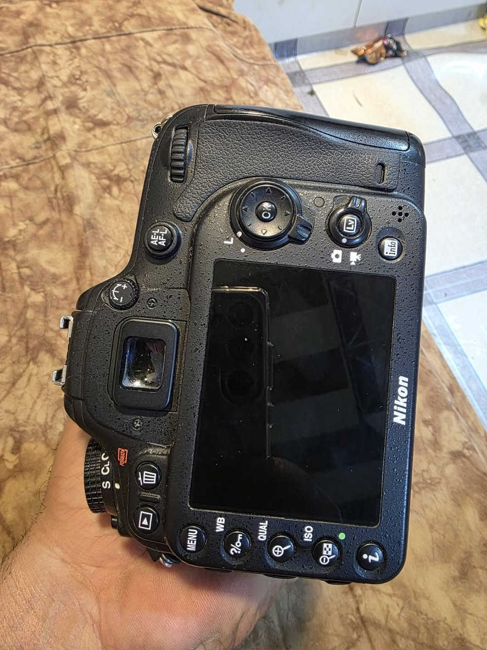 نيكون d7200 مع هاي العدسه بس فلاش مايشتغل الكامره نضيفه شتر 48
