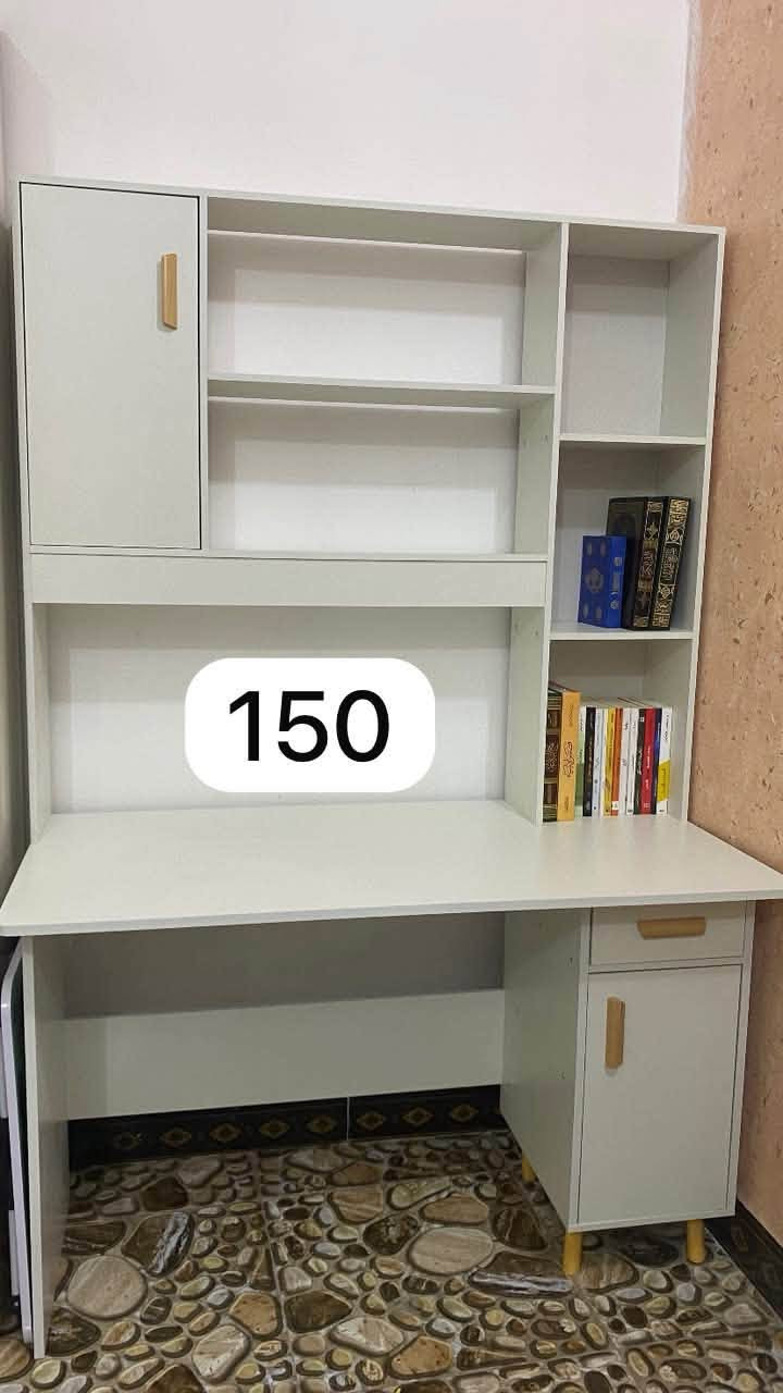 السلام عليكم الغراض للبيع للتواصل واتساب فقط ***********

نص مكتوب في الصور:
- 10
- 150
- عدد 2
- سعر الوحدة 50