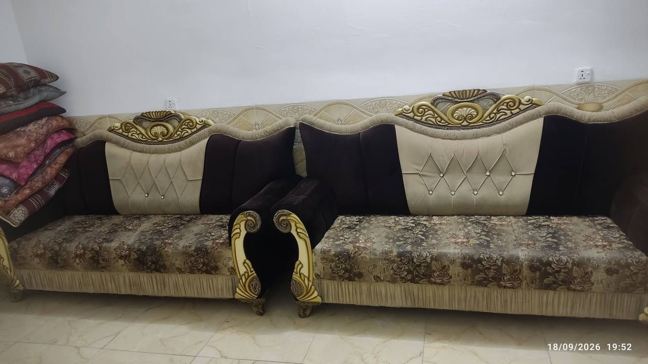تخم للبيع 10 مقاعد السعر 325 وبي مجال للاستفسار *********** حي النصر الاولى شارع الجامع

نص مكتوب في الصور:
- 18/09/2026 19:52