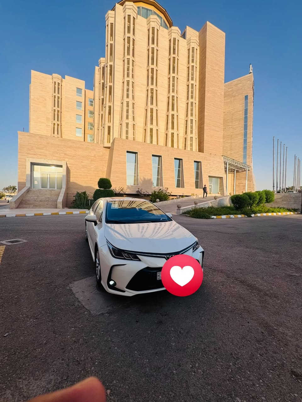 كورلا هايبرد موديل 2025 رقم بغداد فول السياره فتحه بصمه رادار جلد وبعد بيها هواي موصفات السياره بيها بخه صبغ ربع من الباب الي خلف السائق
والجاملغ خلفي بي مكان  تصيحه زغيره كد شبر   ماشيه 44 الف مكاني نجف سعر 145 بيه مجال للشراي  رقمي ***********
