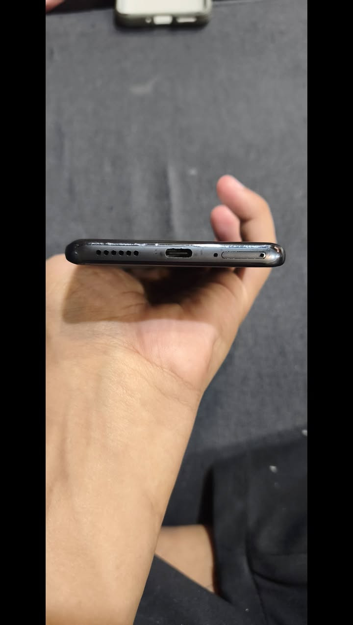 سلام عليكم موبايل ريدمي نوت 14 pro 5g للبيع
مواصفات 
بطاريه 5110

معالج ميديتك 7300ultra 

ذاكره 256 12gb

شاشه منحنيه ضد الكسر 120 فريم

الجهاز للبيع مكاني بغداد و سعر 375 و بي مجال للتواصل ***********
