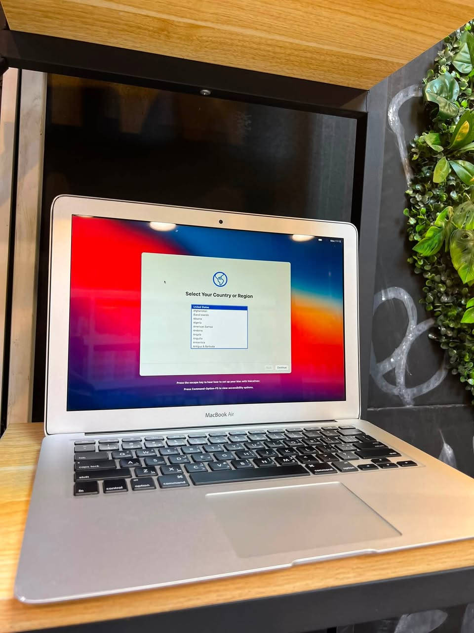 سلام عليكم

💻 MacBook Air (13-inch, 2013) 

• المعالج: Intel Core i5 (1.3 GHz Dual-Core) 🚀

• الذاكرة (RAM): سعة 4 جيجابايت DDR3 🧠

• الجرافيك: Intel HD Graphics 5000 🎞️

• النظام: macOS Monterey (الإصدار 11.7.11) 🍏

• لوحة المفاتيح: تدعم العربية والإنجليزية (أصلية) ⌨️

السعر 200 الف 

بغداد - السيدية 
***********
