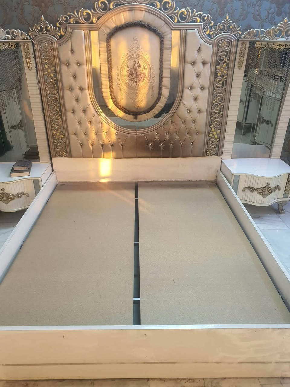 السلام عليكم
غرفة 9 قطع للبيع نظيفة جدا حالها حال الجديدة 
مكانها بغداد مدينه الصدر
غرفة جديدة وقوية تجي وتشوف بعينك
اخوان اني مكلف بلنشر
 هذا رقم صاحب الغرفة ***********
