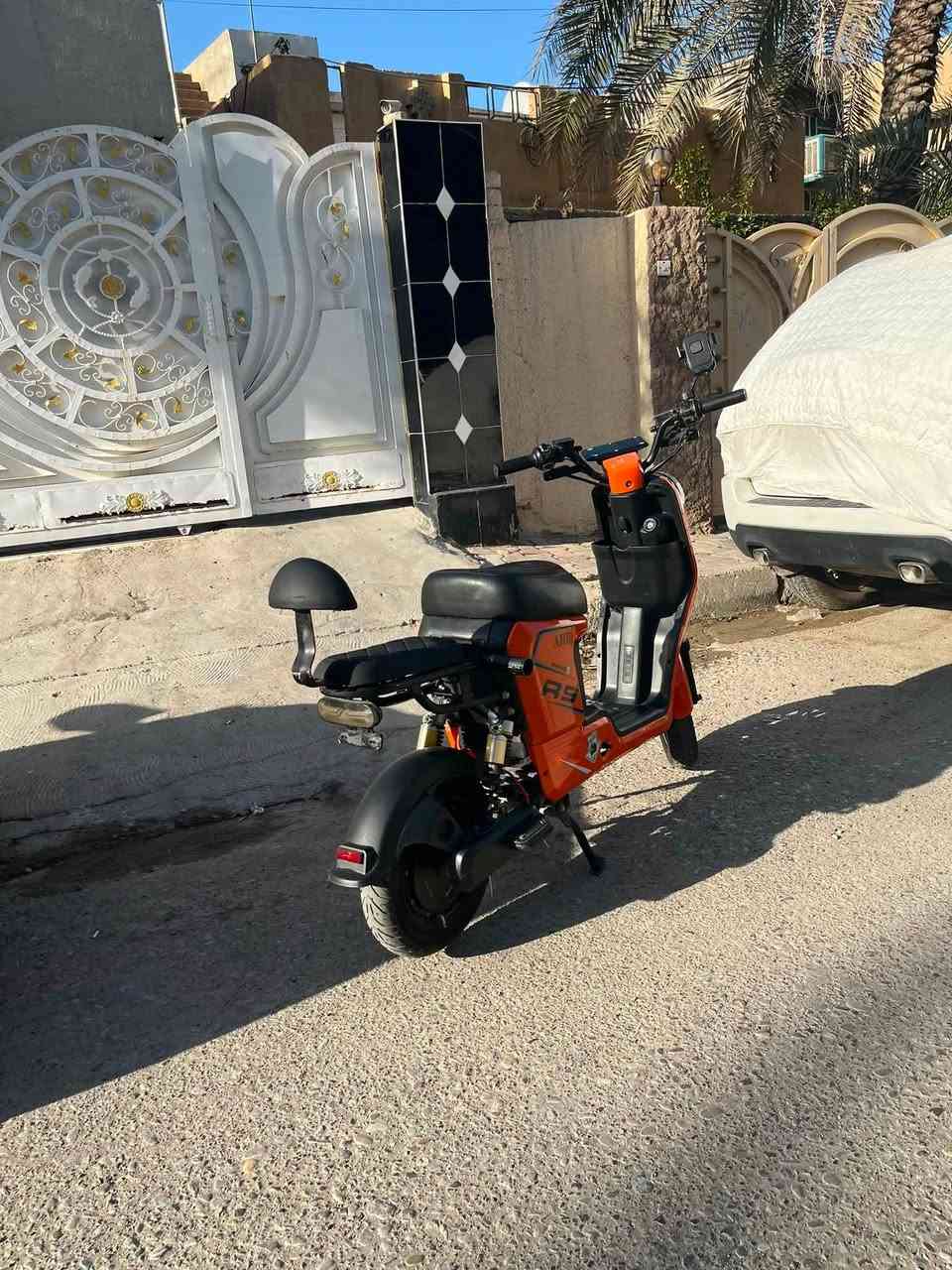 السلام عليكم دراجة شحن R9للبيع لون برتقالي بطارياتة كلهن زينات موديل ٢٠٢٥
٣٢انبير يعني ٥بطاريات الدراجة نضيفة كلش السعر 
٤٠٠ وبيهة مجال للتواصل هاذة الرقم واتساب ***********
