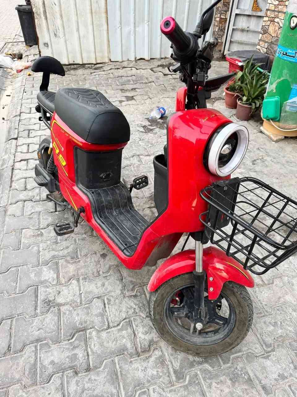 سلام عليكم 
R9 جديده استعمال قليل 
كلشي شغال بيها سعر 350 مكان بغداد الجديده رقم ***********
