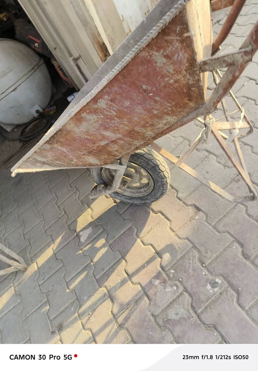 عرباين ٣   العربانه علا 40 لوحده الف حديد ثقيل سكلات ثنين هنه ودرباتهن كامله لوحده علا ٥٠        ودرج ٦مترات ينفتح وينسد ب١٠٠
***********زعفرانيه

نص مكتوب في الصور:
- CAMON 30 Pro 5G 23mm f/1.8 1/212s ISO50
- CAMON 30 Pro 5G 23mm f/1.8 1/191s ISO50
- CAMON 30 Pro 5G 23mm f/1.8 1/393s ISO51