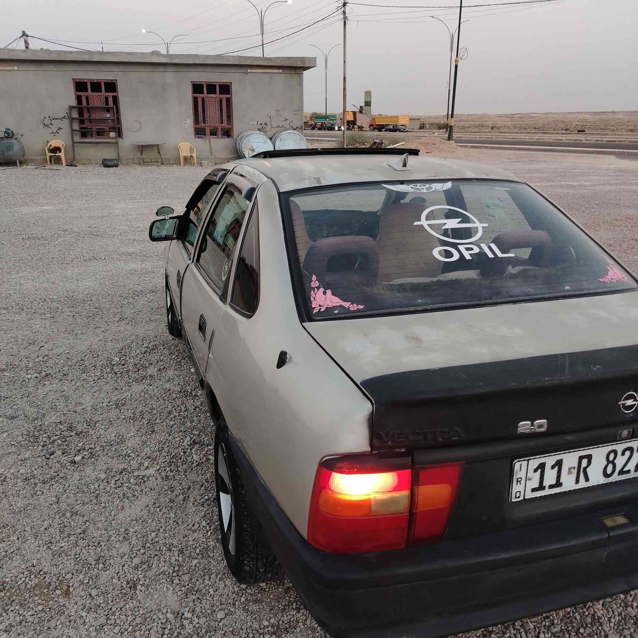 سلام عليكم
أوبل فكترا موديل 1992 گير عادي محرك 200 بلادي باسمي رقم بقداد تخم تاير ويل كب گهربائيات كله شقاله 
سنويه لل 2027/3/28  هاتف ***********
