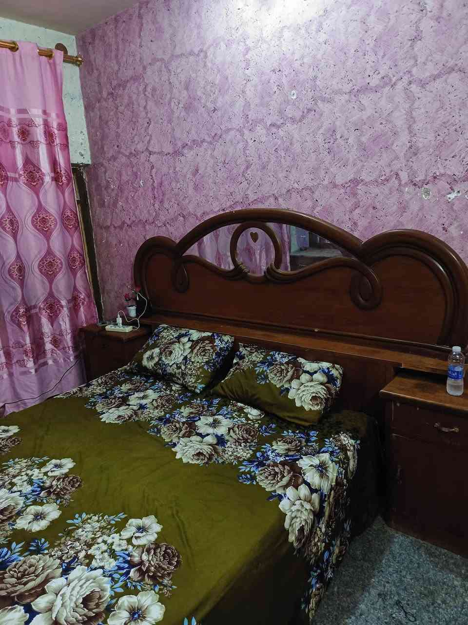 غرفه اخشاب تزكام نظيفه عايز لها بس القفاله مال يبان ست قطع مكان بغداد بكويريش السعر 350 وبيها مجال بسيط*********** استفسار على هذا الرقم واتساب

