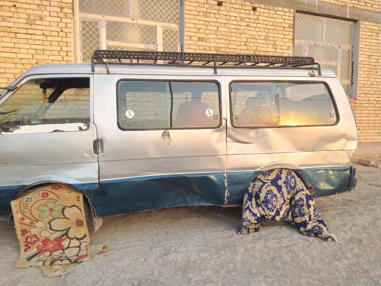 سلام عليكم كيه بسته موديل 1994 سياره مضروبه ضربه خفيفه عل بارد ترجع سياره شغاله كير ومحرك شرط شغالات
رقم مثنى للاستفسار الاتصال على ***********
