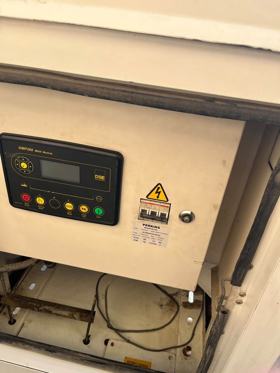 السلام عليكم 
مولده من ماركه perkins 20kv مشتغله 471h فقط 
التواصل ***********
مكاني نجف حي العداله
