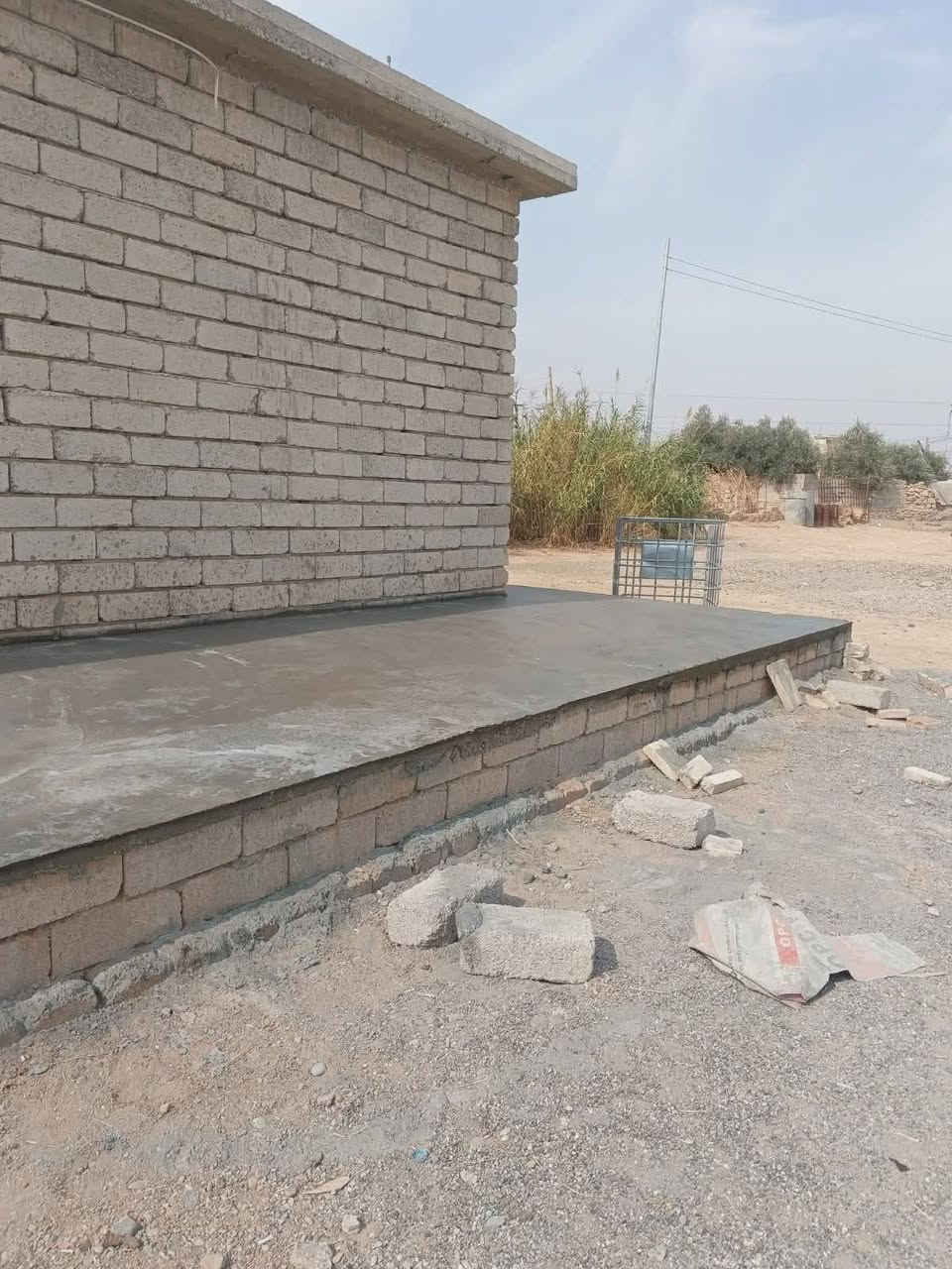 السلام عليكم يوجد لدينا صب مركزي اوصب جاهز باسعار مناسبه مع شغل ورقم واحد تريد بالمترد تريد بالمكعب تريد شغل قطعيه عندك صبه كاشي او سيراميك اوصب لاش او عندك داير مال بيت او قدمت بيت او عندك ارضيه حوش او صبت حوش اليوم اشتغلنا شغل متعدد   تم صب داير مال بيت وتم صب ارضيه بيت او صبت لاش مع سقل هلي كوبتر وهذا من فضل الله(***********)
