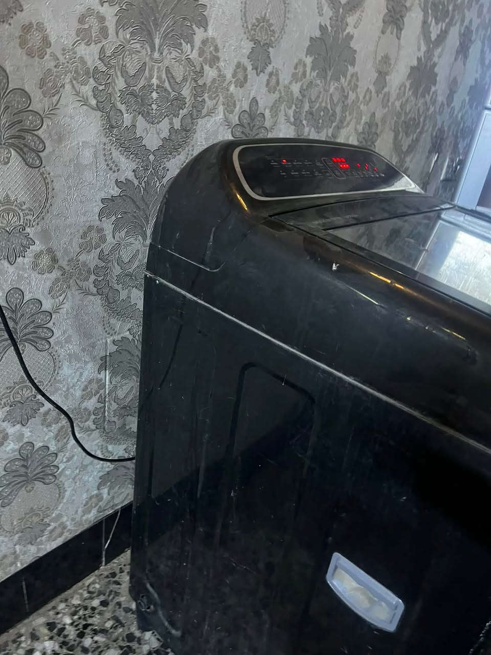 السلام عليكم غساله للبيع حجم 18  Samsung لون اسود غساله جديده بس بيهة فلاتر مال مي وصخه يعني ضعيفه من تصعد مي سعر 250وبيهة مجال المكان بغداد شعب رقم ***********

