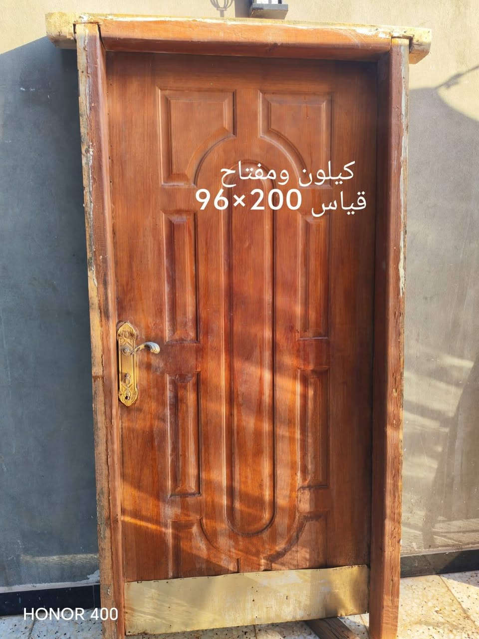 باب حديد ثقيل كامله السعر 40 
جرجوبه خشب السعر 45 جديده 

***********

نص مكتوب في الصور:
- نظيفه مامستخدمه
- العرض متر
- الارتفاع 260
- كيلون ومفتاح
- قياس 200×96
- HONOR 400