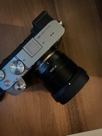 للبيع عدسة TTArtisan AF 35mm F1.8 II لكامرات السوني 📸 نضيفة، استعمال ي...