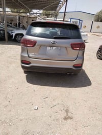 تحية طيبة للجميع  كيا سورنتو 2019 وارد امريكي كلين  لون رصاصي سبعة راك...