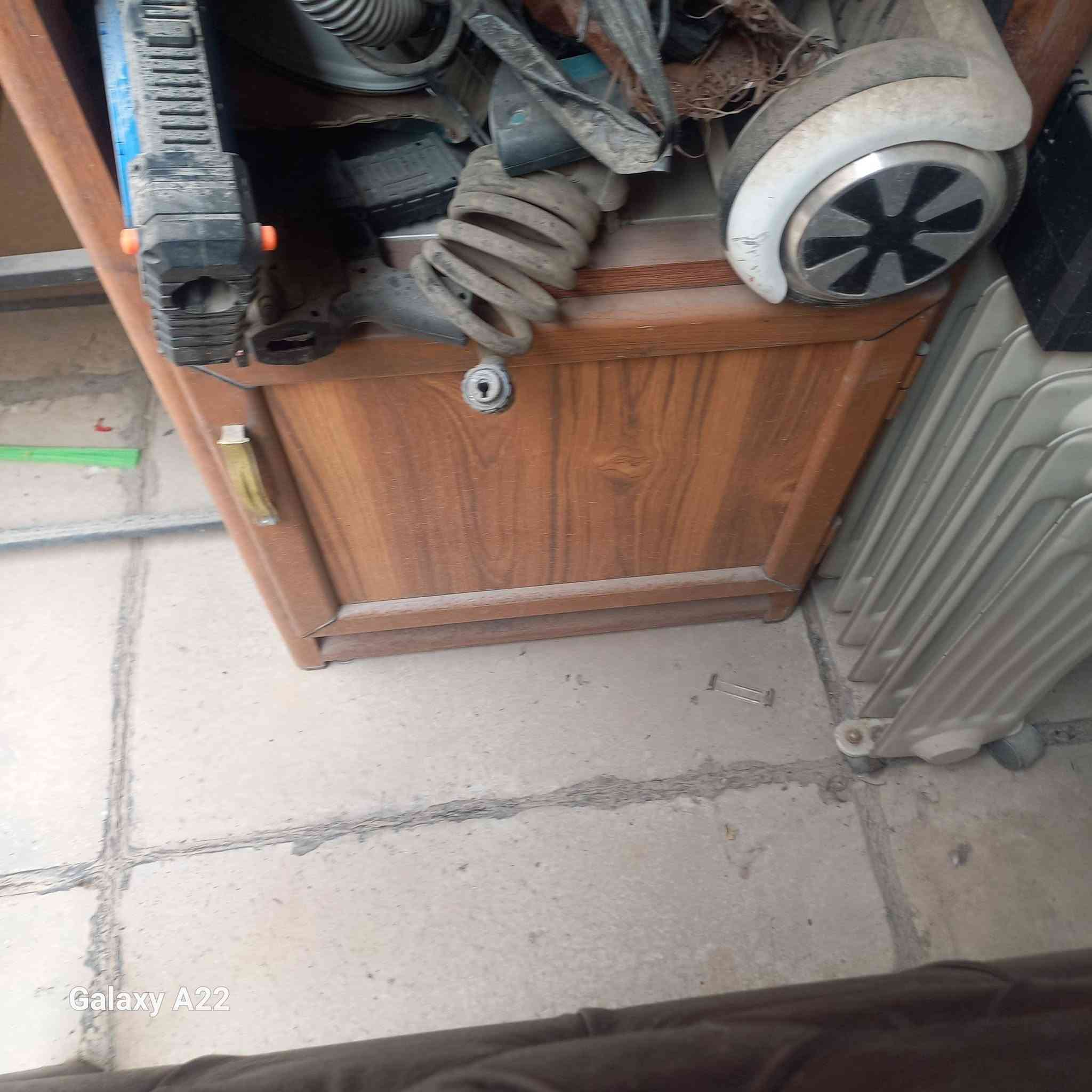 سويتر ب ٥٠ نقص شاخنة
صوبة ب ٥٠ بالباكيت مستعملة قليل
مولدة ب ٢٥٠ 
مكنسة كهربائية ب ٥٠
ميز مطبخ للفرن طبكتين ب ٣٠
ملحقة كاونتر ب ٣٠
مكينه خياطة ب ٢٥
*********** واتساب
الاعلام بغداد

نص مكتوب في الصور:
- Galaxy A22