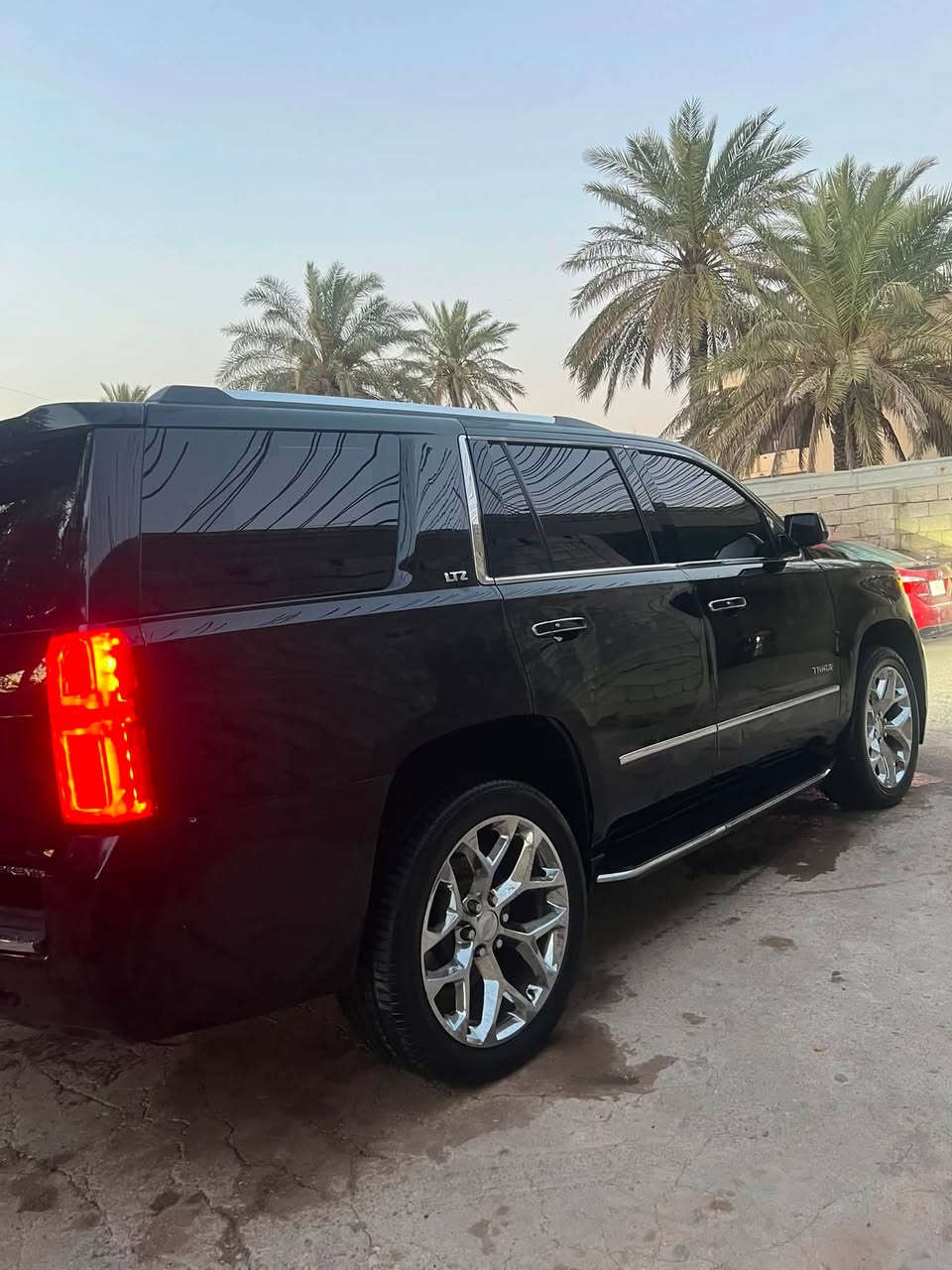 السلام عليكم شوفرليت تاهو 2017 برمير LTZ فول مواصفات
رقم بغداد 
كير محرك كفالة تخم تاير جديد 
صدر جديد 
سيارة عليها ادامة كاملة 
سيارة ماشية 180كم 
جاهزة من كلشي. 
سيارة حادثها كلشي بسيط 
بدون دواخل بدون ايرباك 
مكان السيارة بغداد 
بيع أو مراوس ب احدث 
السعر 275 
***********
