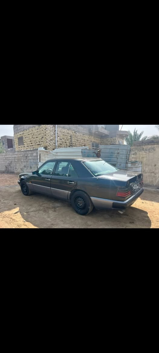 سلام عليكم مرسيدس جديده للبيع موديل 85 سياره جديده محرك بطه تبريد شغال فول السياره نظيفه ما عايزه كل شيء للبيع انا مكلف بالنشر هذا رقم راعيها *********** مكانها نجف مشخاب

