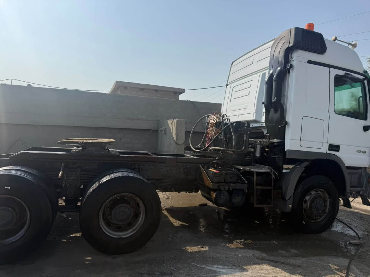 سلام عليكم راس اكتروز للبيع موديل ٢٠٠٤  مكان سياره بغداد تاجي سياره كير كهربائي وبنسبه للتحويل كفاله لان المعامله كامله مالته ومضيوف عليها عربانه بل سنويه يعني اي عربانه عندك تربطها تحويله كفاله للستفسار اكثر *********** وات ساب موجود
