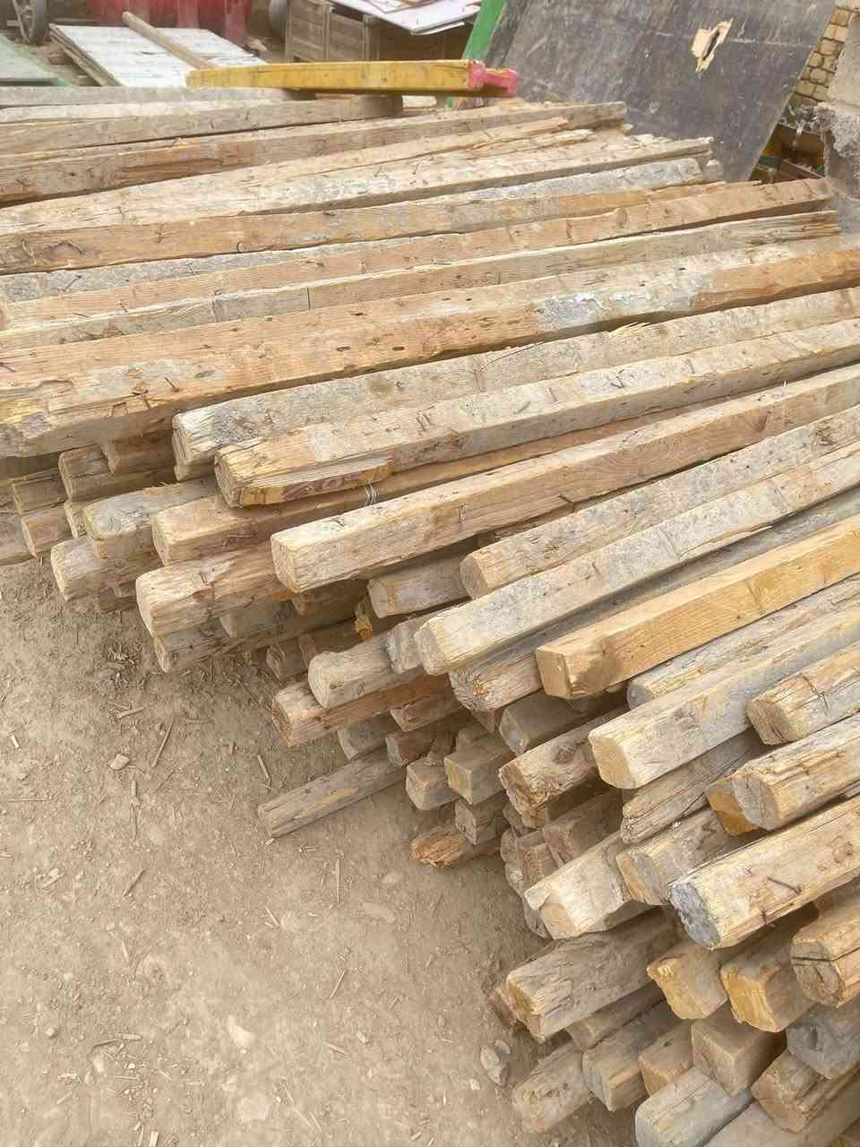السلام عليكم للبيع سير ٣/٣ من متر و ٣٠ الى مترين ونص سير ٤/٤ من متر ونص الى مترين ونص لوح مقاصير من متر الى مترين ونص جكات عدد   ٢٥٠        ناصريه رفاعي ***********
